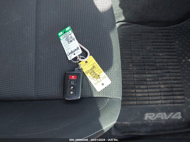 Toyota Rav4 Xle 2017 2T3RFREV7HW666438 Image 11