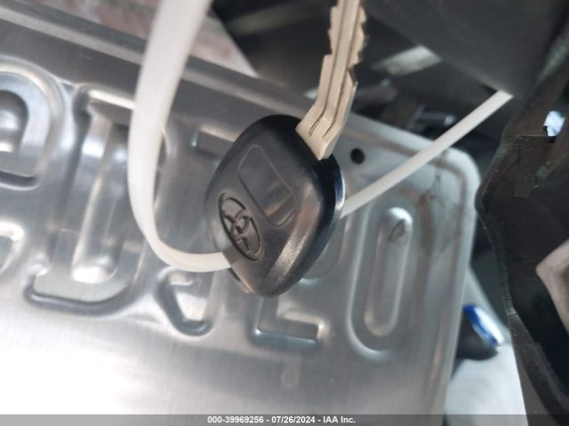 JTDKDTB3XE1065865 Toyota Prius C One