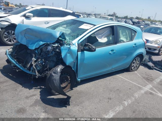 JTDKDTB3XE1065865 Toyota Prius C One