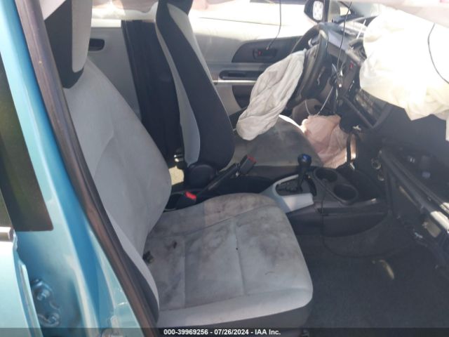 JTDKDTB3XE1065865 Toyota Prius C One