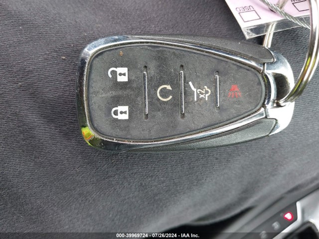 3GNAXJEV9JL105447 Chevrolet EQUINOX LT