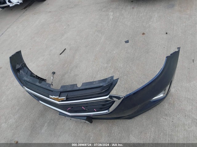 3GNAXJEV9JL105447 Chevrolet EQUINOX LT