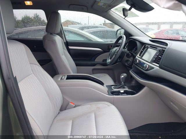 Toyota Highlander Le Plus 2019 5TDZZRFH8KS362656 Image 5