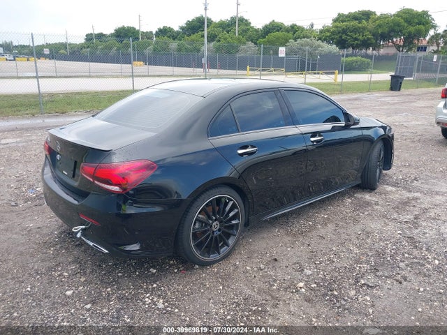 WDD3G4EB3KW032652 Mercedes-Benz A 220