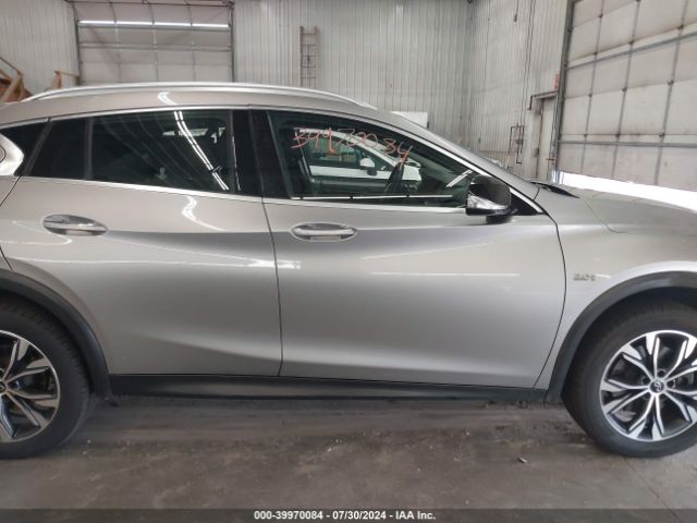 SJKCH5CR8HA033702 Infiniti Qx30 Luxury
