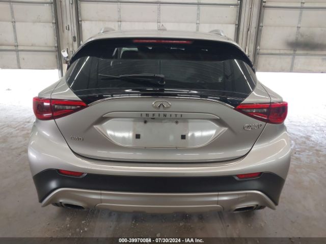 SJKCH5CR8HA033702 Infiniti Qx30 Luxury
