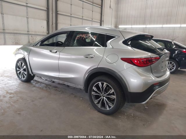 SJKCH5CR8HA033702 Infiniti Qx30 Luxury