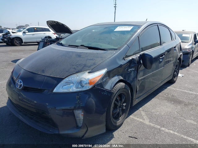 Toyota Prius Three 2015 JTDKN3DU0F0427468 Image 2