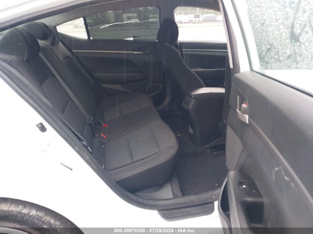 Hyundai ELANTRA SE 2018 5NPD74LF7JH352002 Image 8