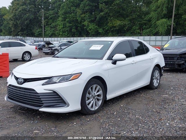 Toyota CAMRY LE 2022 4T1C11AK2NU671360 Image 2