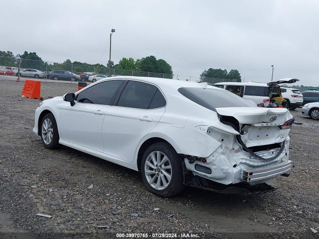 Toyota CAMRY LE 2022 4T1C11AK2NU671360 Image 3
