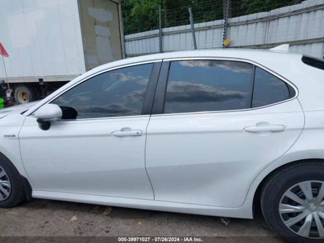 4T1E31AK5LU010745 Toyota Camry Le Hybrid