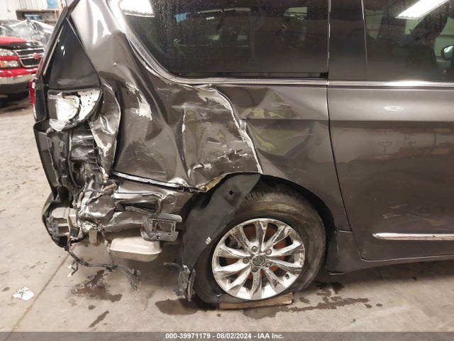 2C4RC1EG8JR156918 Chrysler Pacifica Touring L Plus