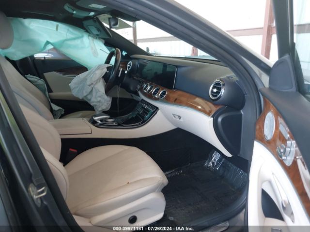 WDDZF4KB3JA312469 Mercedes-Benz E 300 4matic