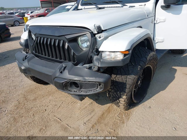 1C4HJXEG5JW140557 Jeep Wrangler Unlimited Sahara 4x4