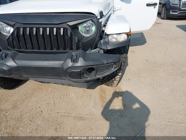 1C4HJXEG5JW140557 Jeep Wrangler Unlimited Sahara 4x4