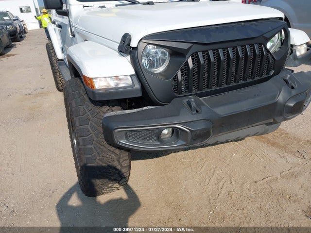 1C4HJXEG5JW140557 Jeep Wrangler Unlimited Sahara 4x4
