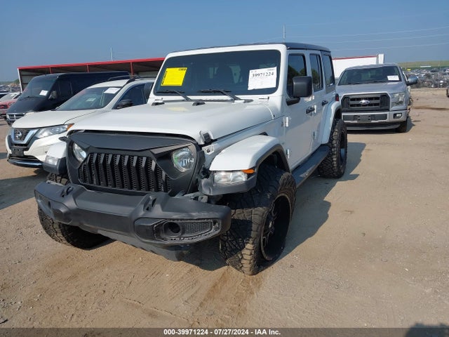 1C4HJXEG5JW140557 Jeep Wrangler Unlimited Sahara 4x4