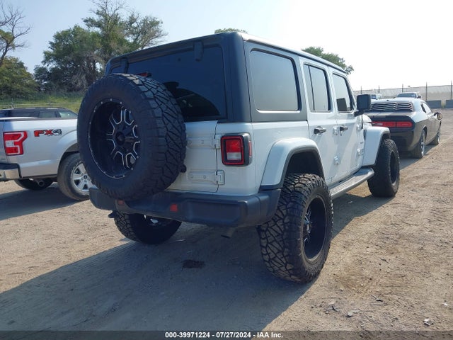 1C4HJXEG5JW140557 Jeep Wrangler Unlimited Sahara 4x4