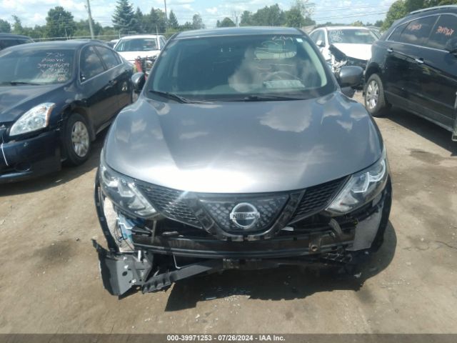 JN1BJ1CR8JW251968 Nissan Rogue Sport S
