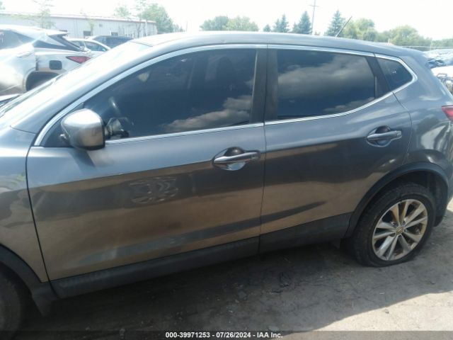 JN1BJ1CR8JW251968 Nissan Rogue Sport S