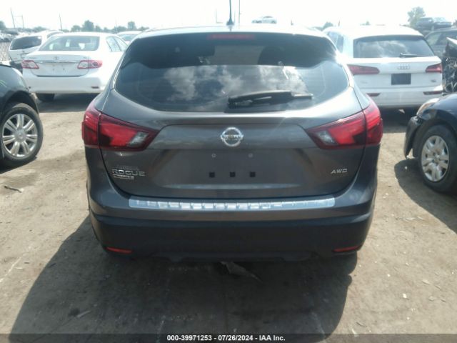 JN1BJ1CR8JW251968 Nissan Rogue Sport S