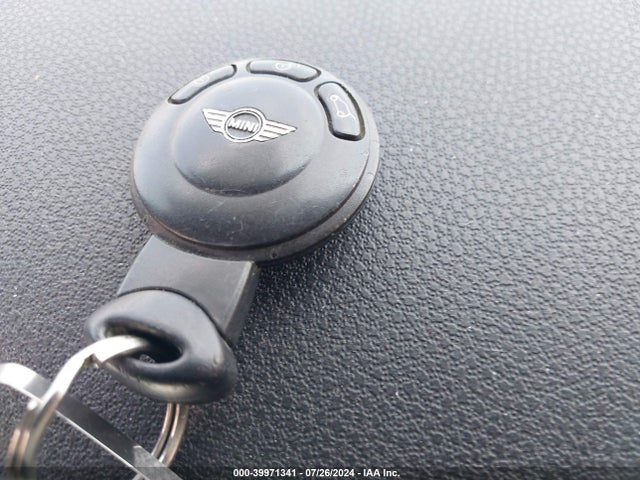 2008 MINI COOPER S WMWMF73538TV35024 Photo 10