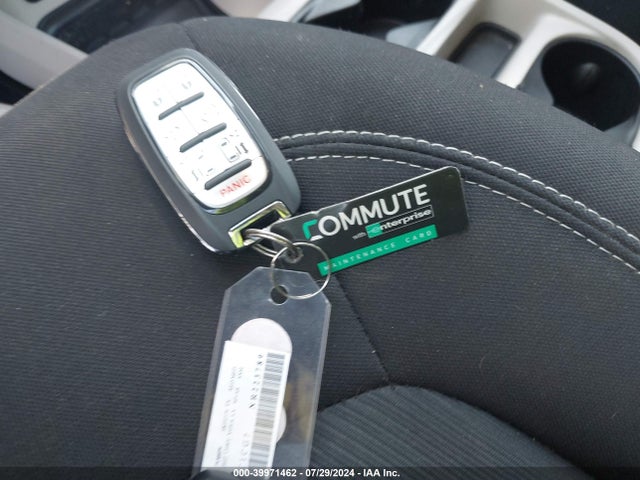 2C4RC1CG7NR223789 Chrysler Voyager Lx