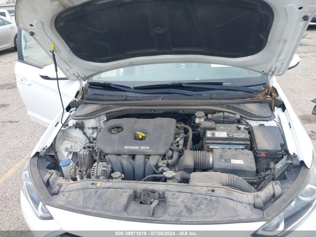 Hyundai Elantra Value Edition 2018 5NPD84LF6JH257024 Image 10