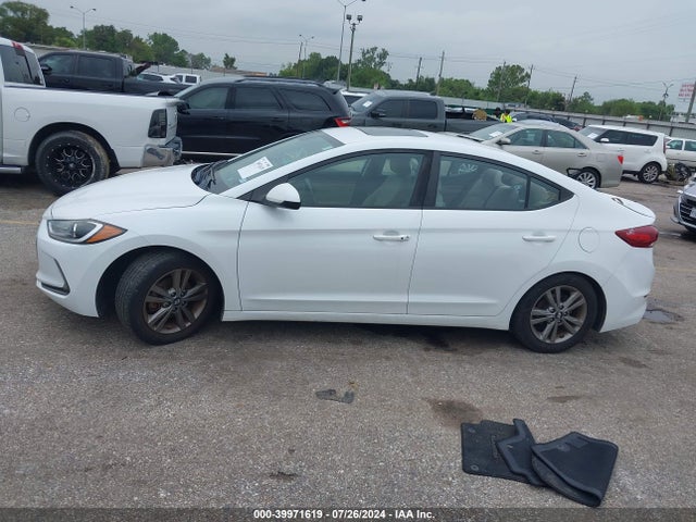 Hyundai Elantra Value Edition 2018 5NPD84LF6JH257024 Image 14