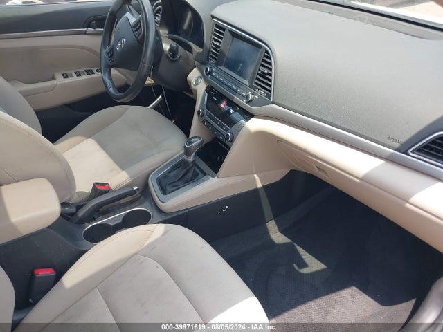 Hyundai Elantra Value Edition 2018 5NPD84LF6JH257024 Image 5