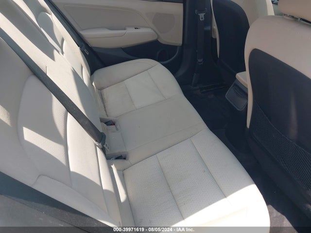 Hyundai Elantra Value Edition 2018 5NPD84LF6JH257024 Image 8