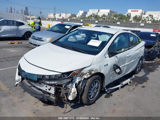 Toyota Prius Prime Premium 2017 JTDKARFP8H3019212 Image 2