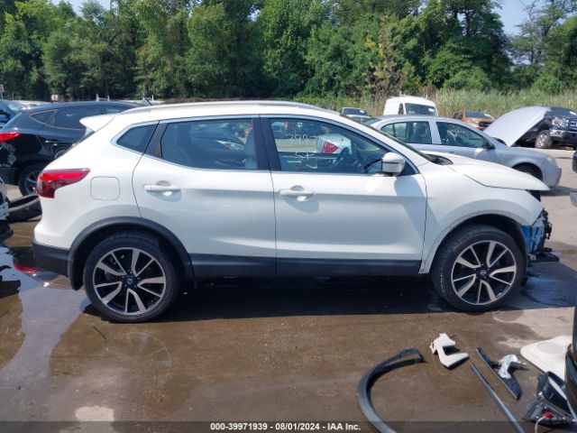 JN1BJ1CR3HW139668 Nissan Rogue Sport Sl