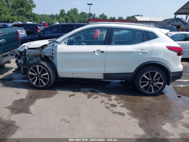 JN1BJ1CR3HW139668 Nissan Rogue Sport Sl