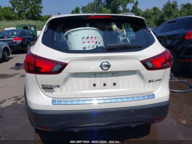 JN1BJ1CR3HW139668 Nissan Rogue Sport Sl