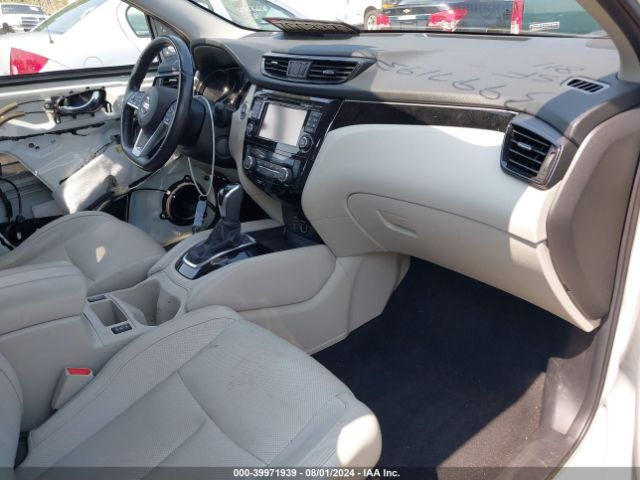 JN1BJ1CR3HW139668 Nissan Rogue Sport Sl