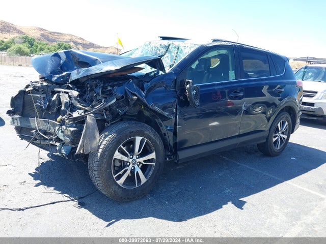 Toyota Rav4 Xle 2018 JTMWFREV1JJ154097 Image 2
