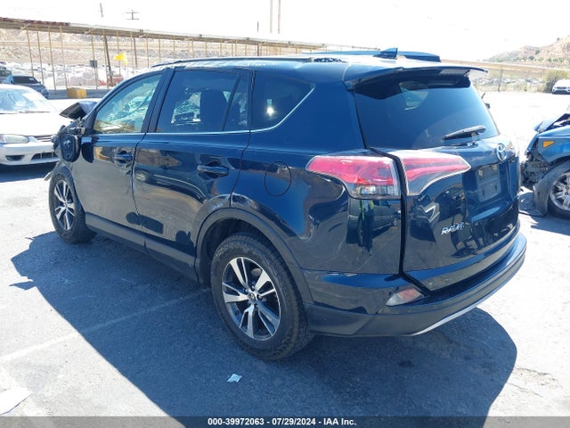 Toyota Rav4 Xle 2018 JTMWFREV1JJ154097 Image 3