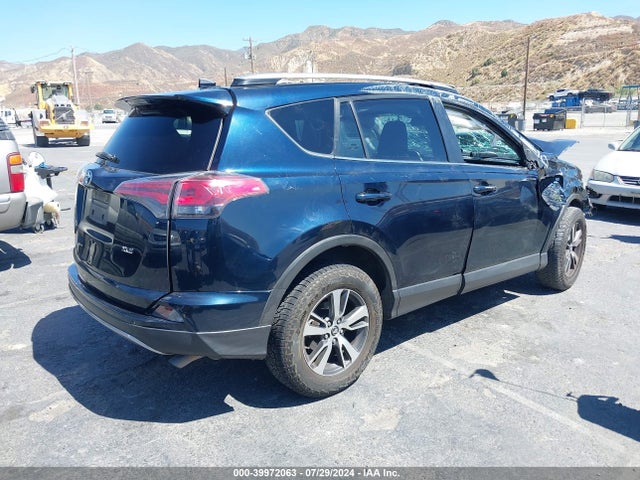 Toyota Rav4 Xle 2018 JTMWFREV1JJ154097 Image 4