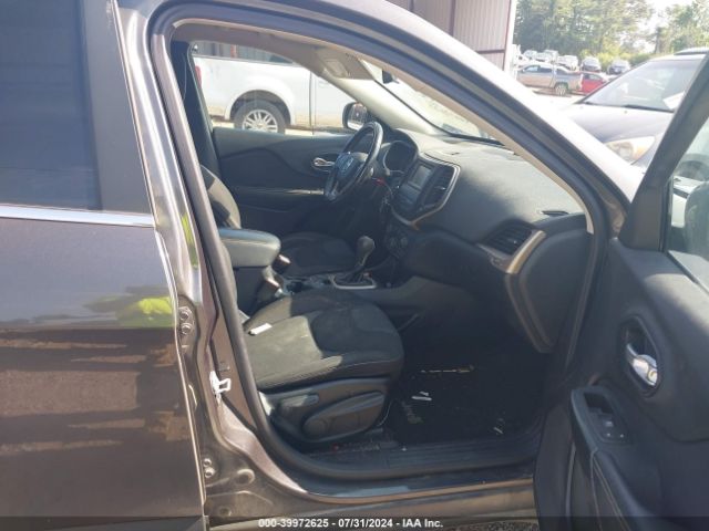 1C4PJLCB2GW287259 Jeep Cherokee Latitude