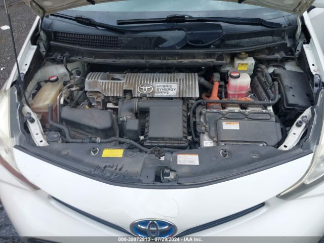 JTDZN3EU1FJ021397 Toyota Prius V Three