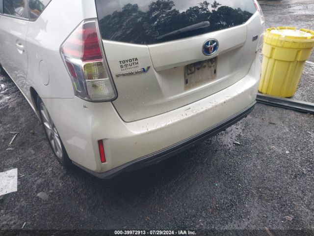 JTDZN3EU1FJ021397 Toyota Prius V Three