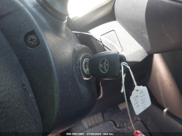 Toyota RAV4 LE 2015 JTMZFREV6FD052622 Image 11