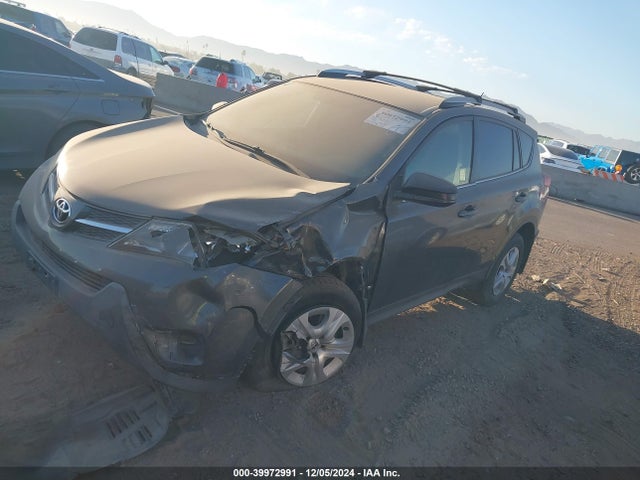 Toyota RAV4 LE 2015 JTMZFREV6FD052622 Image 2