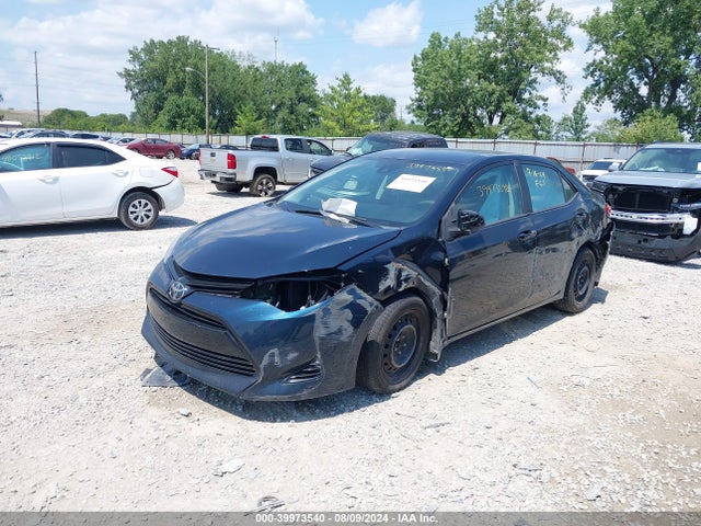 Toyota COROLLA LE 2018 2T1BURHE3JC032031 Image 2