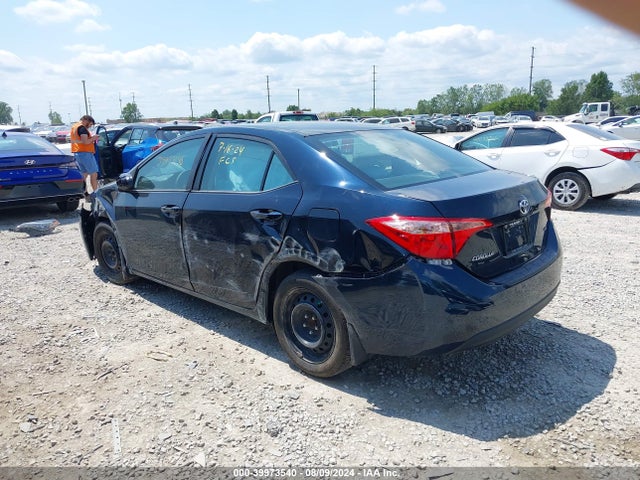 Toyota COROLLA LE 2018 2T1BURHE3JC032031 Image 3
