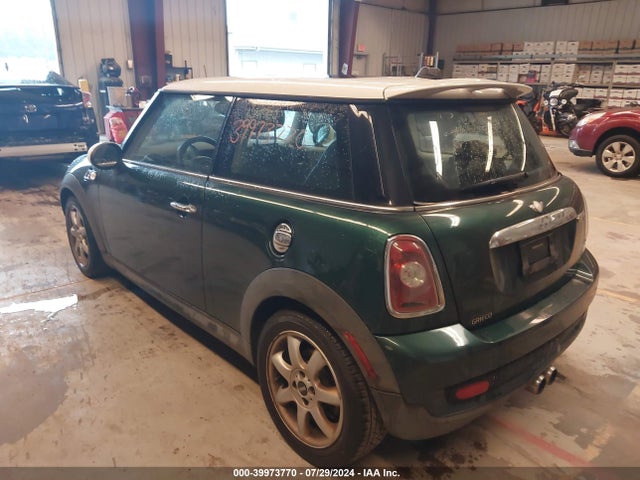 2007 MINI COOPER S WMWMF73587TT80971 Photo 2