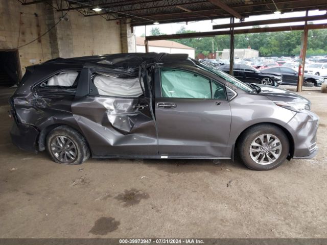 5TDJRKECXPS173721 Toyota SIENNA XLE