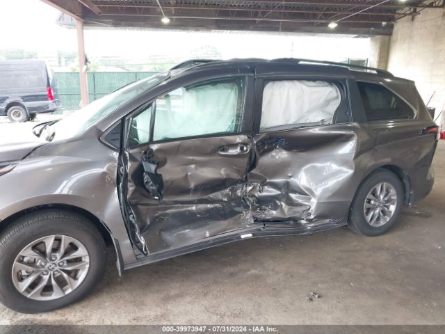 5TDJRKECXPS173721 Toyota SIENNA XLE